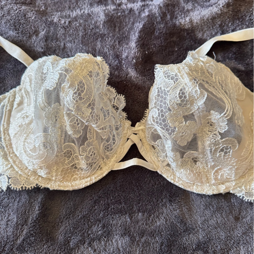 Victoria’s Secret bra. Size 34DDD never worn